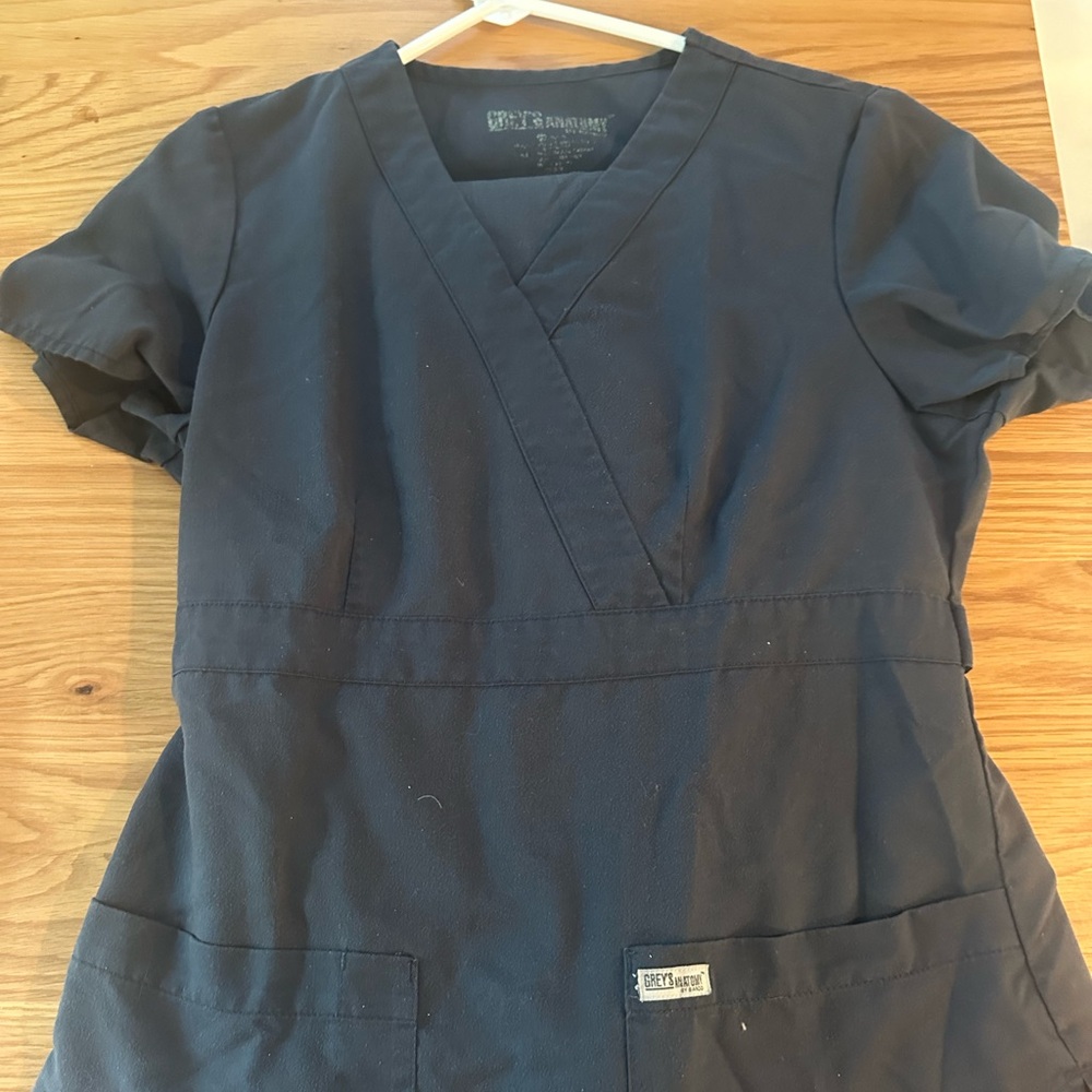 Grey’s Anatomy 3 sets of scrubs black, grey and navy blue bottoms XS tops S - Picture 4 of 11